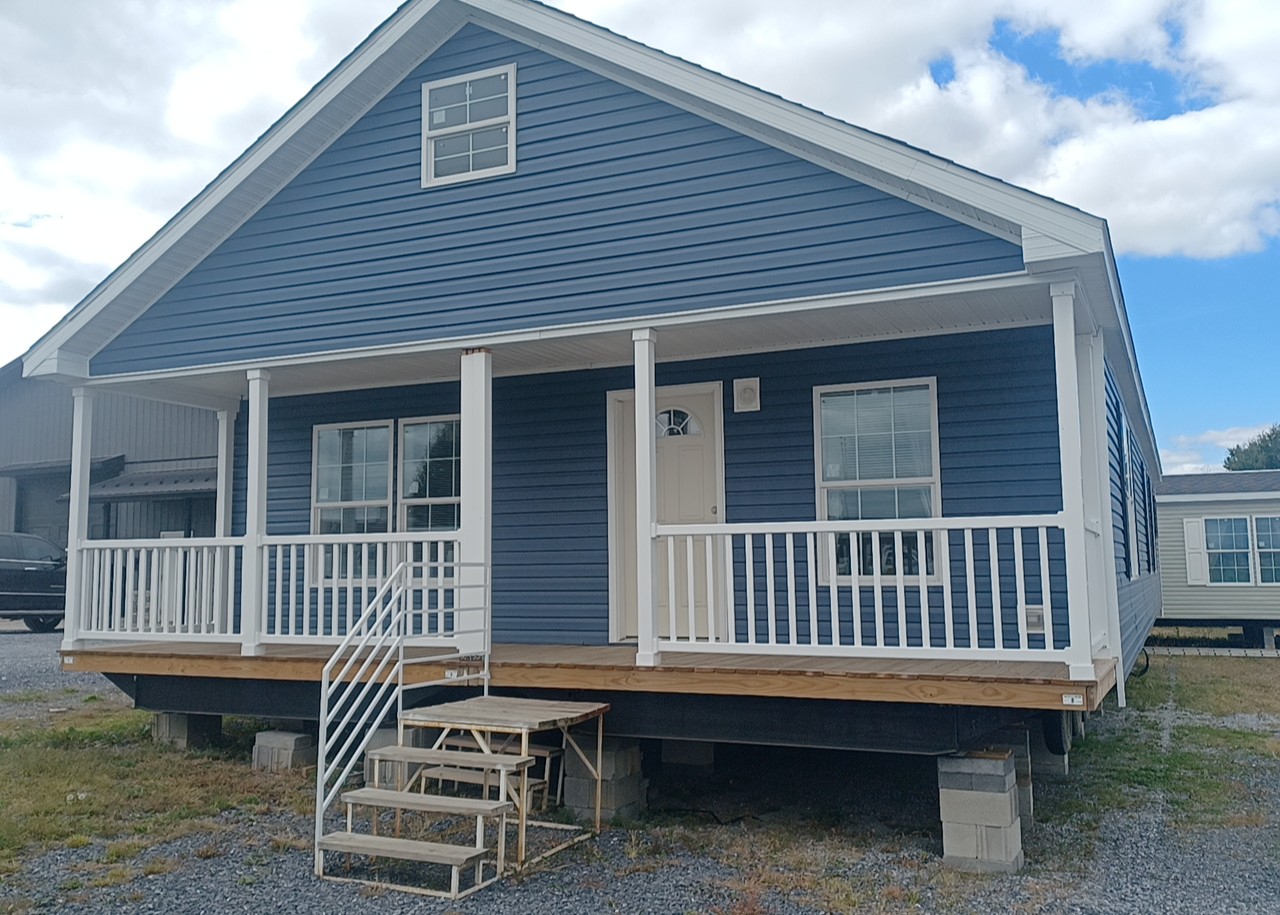 Eagle River mobile home with attic